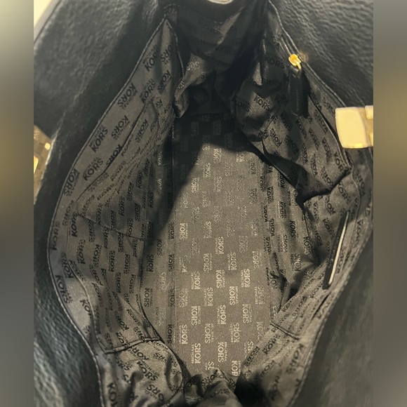 Michael Kors handbag w/ strap - Picture 6 of 12